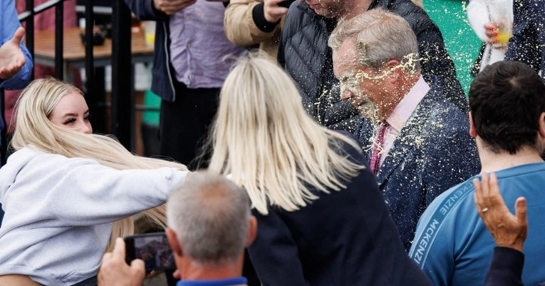 Djevojka zalila milkshakeom šefa britanske desničarske stranke